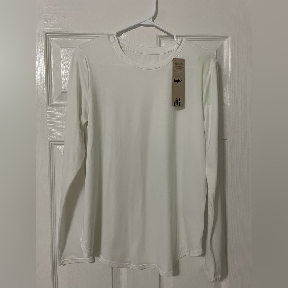 Reitmans Hyba long sleeve active top, white, size M, round hem